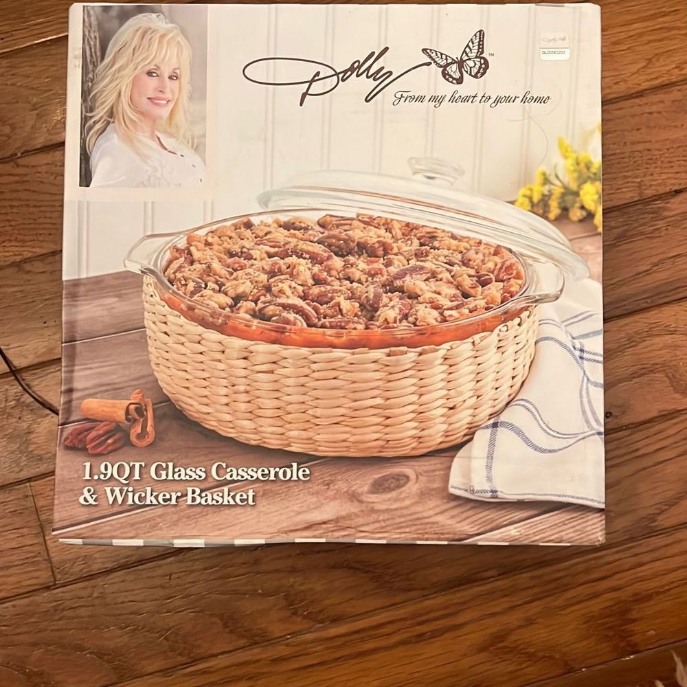 Dolly 1.9 qt Glass Casserole & Wicker Basket NIB
